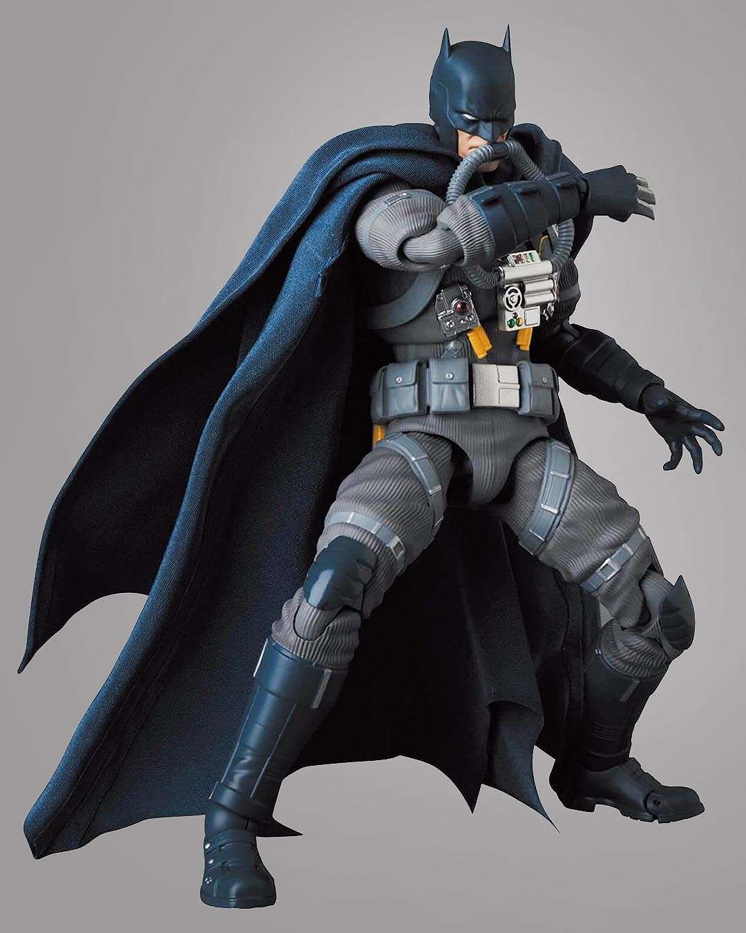 Batman Hush Figura MAF EX Stealth Jumper Batman 16 cm