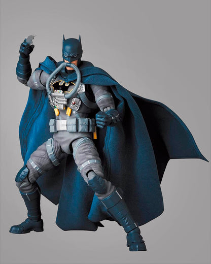 Batman Hush Figura MAF EX Stealth Jumper Batman 16 cm
