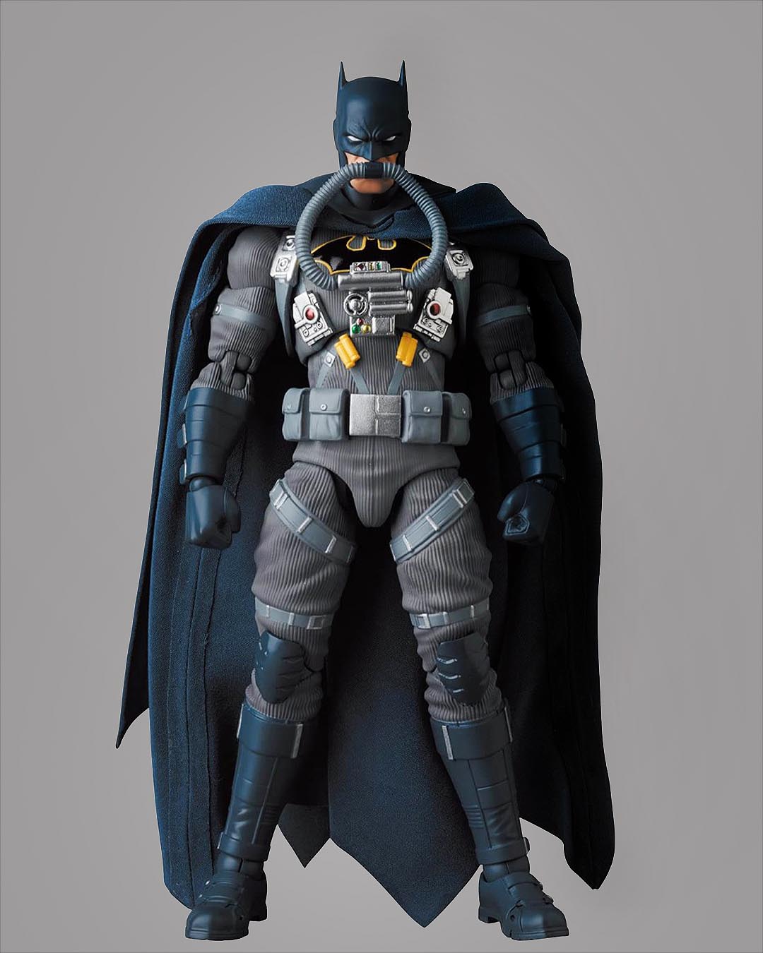 Batman Hush Figura MAF EX Stealth Jumper Batman 16 cm