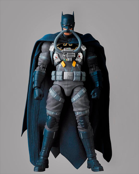 Batman Hush Figura MAF EX Stealth Jumper Batman 16 cm