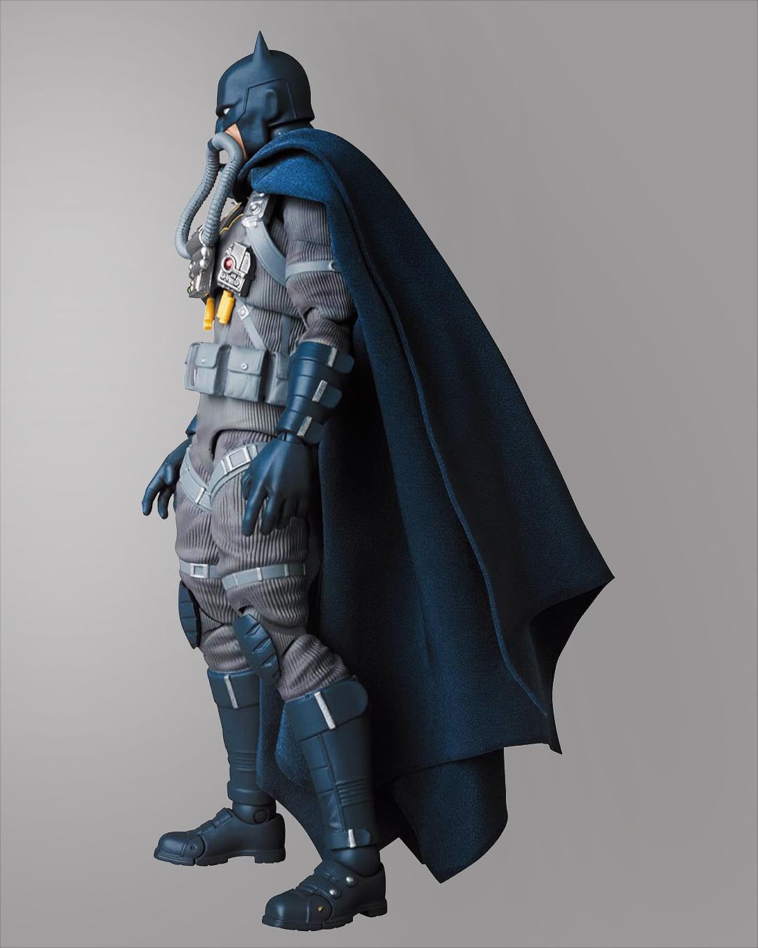 Batman Hush Figura MAF EX Stealth Jumper Batman 16 cm