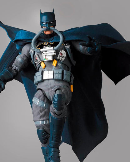 Batman Hush Figura MAF EX Stealth Jumper Batman 16 cm