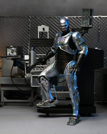Ultimate battle damaged Robocop with chair figure 18cm ( Daño en caja )