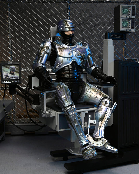 Ultimate battle damaged Robocop with chair figure 18cm ( Daño en caja )
