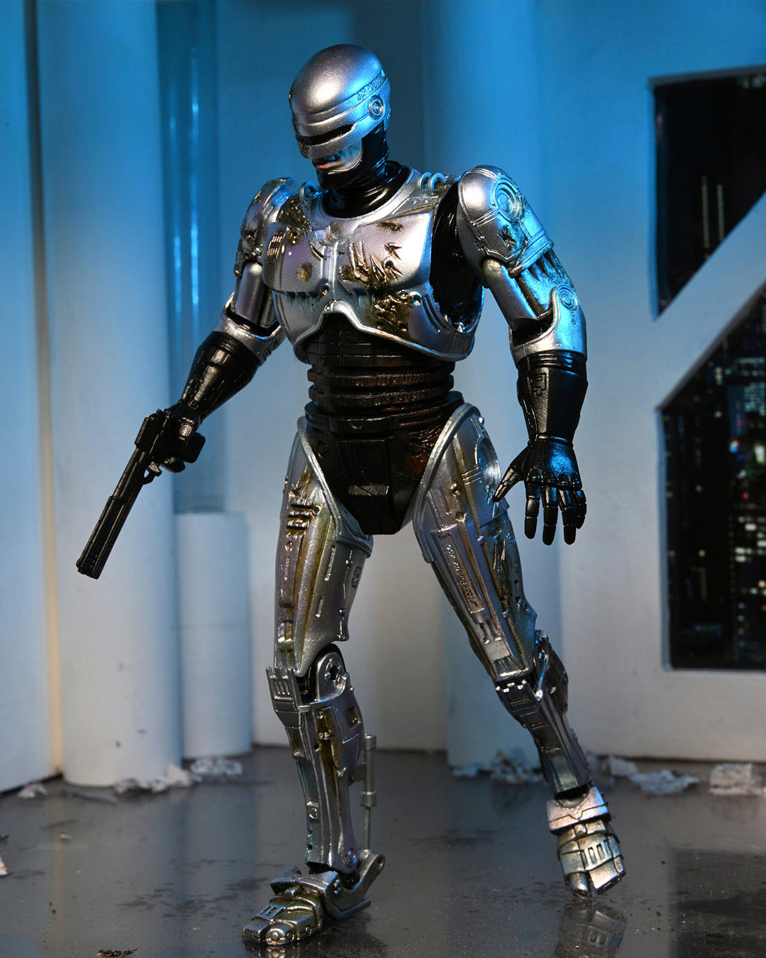 Ultimate battle damaged Robocop with chair figure 18cm ( Daño en caja )